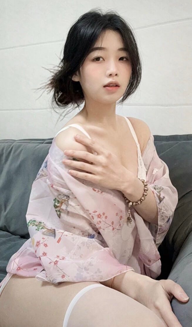 抖音 小野马ovo 铁粉空间花睡裙私房写真全套资源下载[5套][持续更新]