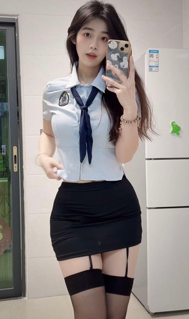 抖音 小野马ovo 铁粉空间花睡裙私房写真全套资源下载[5套][持续更新]