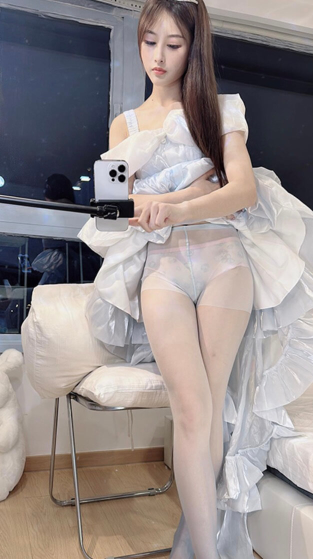 微密圈 觅圈 小萌子 纯欲公主裙薄纱白丝写真合集资源下载[19套][持续更新]